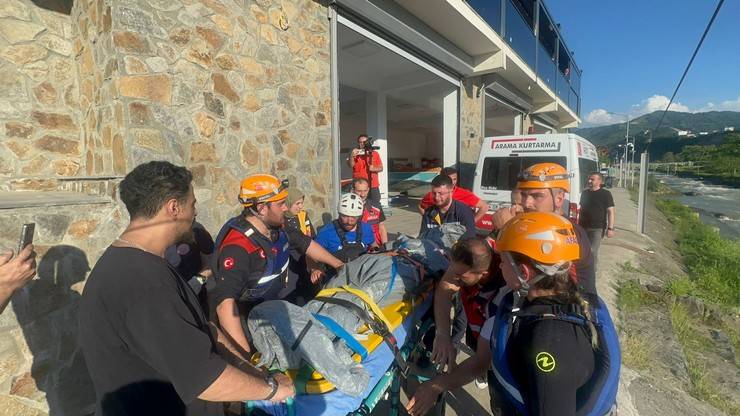 Fırtına Deresi'ne girip sürüklenen 4 kişiden 2'si kurtarıldı, 2'si aranıyor 28