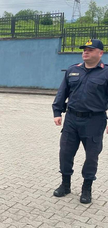 Rize'de silahla ateş edilmesi sonucu ölen Jandarma Komutanının eşinin cenazesi defnedildi 3