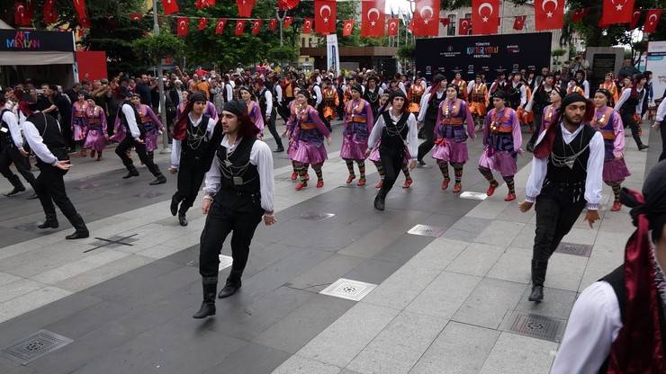 Trabzon’da ‘Kültür Yolu Festivali’ ‘horon’ ile başladı 8