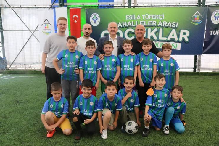 Rize'de Esila Tüfekçi Mahalleler Arası Çocuklar Futbol Turnuvası ve Şenliği başladı 10