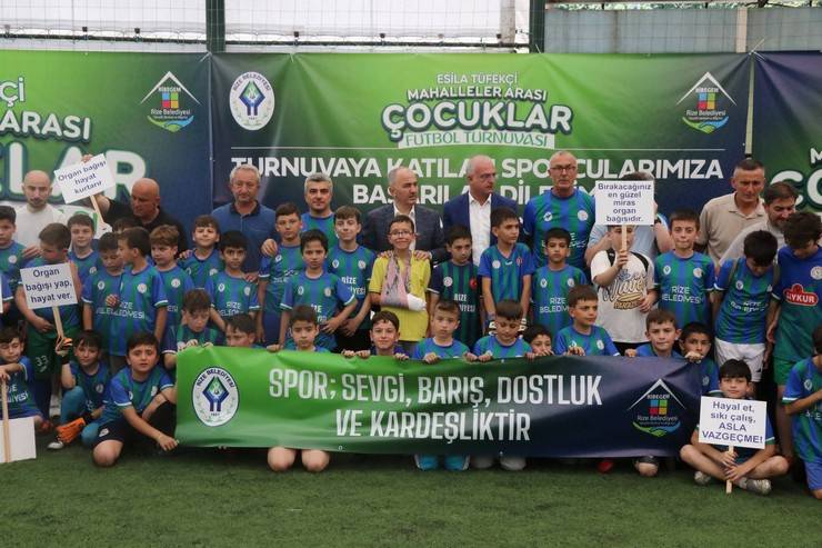 Rize'de Esila Tüfekçi Mahalleler Arası Çocuklar Futbol Turnuvası ve Şenliği başladı 11