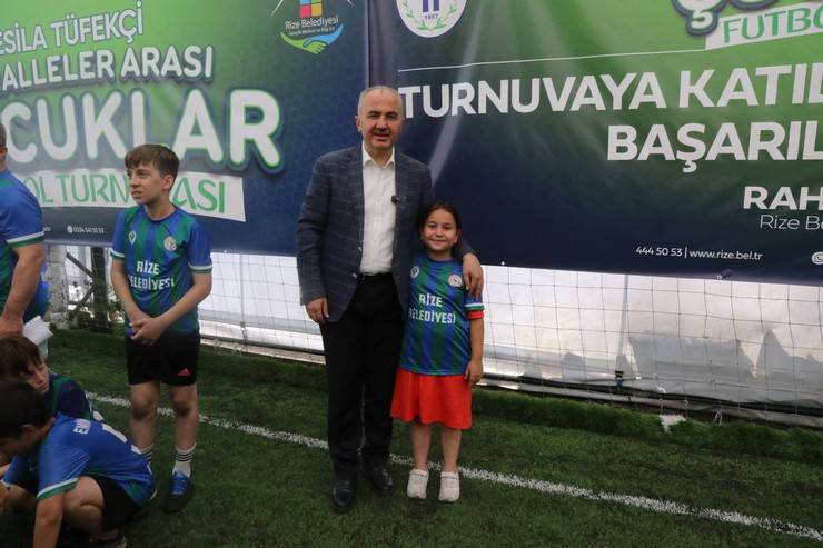 Rize'de Esila Tüfekçi Mahalleler Arası Çocuklar Futbol Turnuvası ve Şenliği başladı 15