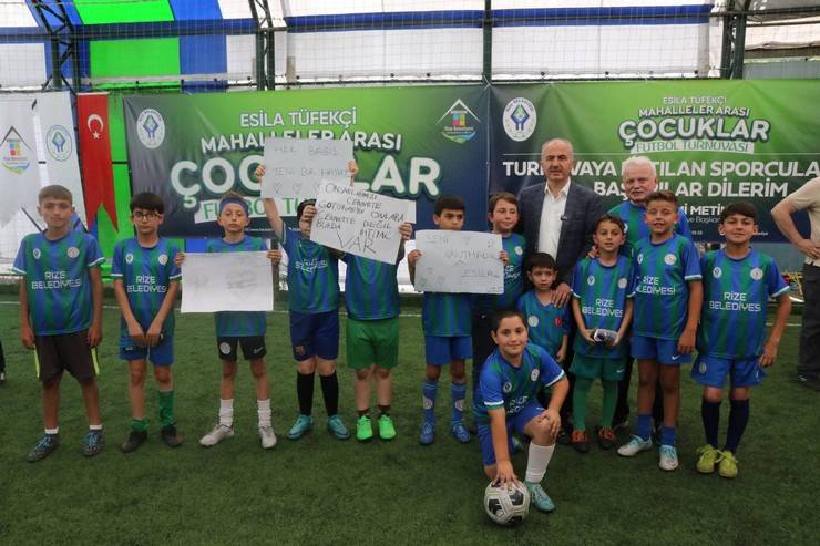Rize'de Esila Tüfekçi Mahalleler Arası Çocuklar Futbol Turnuvası ve Şenliği başladı 18