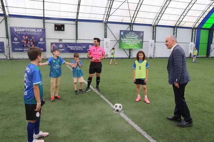 Rize'de Esila Tüfekçi Mahalleler Arası Çocuklar Futbol Turnuvası ve Şenliği başladı 3