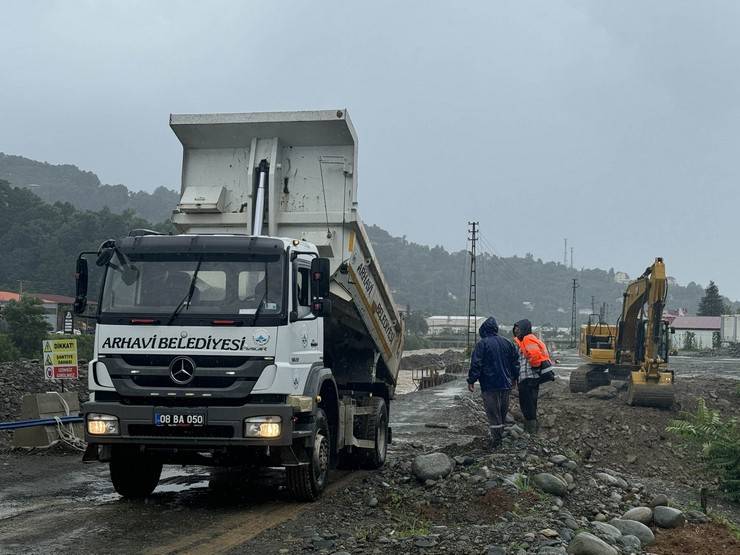 Artvin'de şiddetli yağış etkili oldu 9