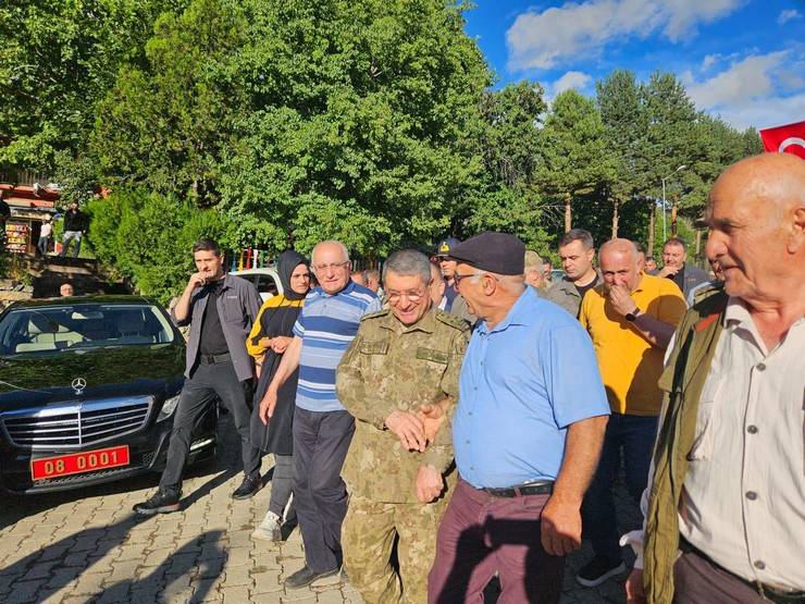 Kara Kuvvetleri Komutanı Orgeneral Selçuk Bayraktaroğlu Artvin’de 11