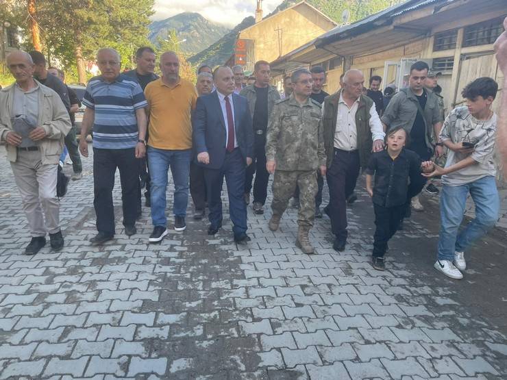 Kara Kuvvetleri Komutanı Orgeneral Selçuk Bayraktaroğlu Artvin’de 9