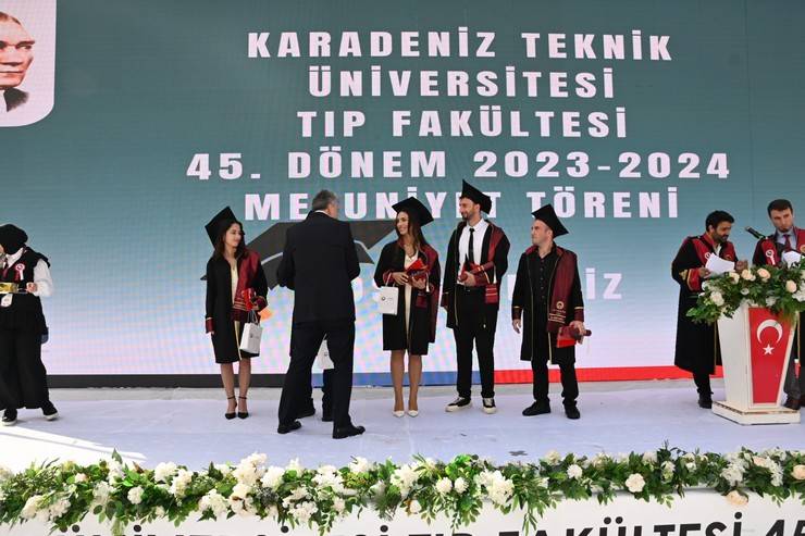 KTÜ Tıp Fakültesi Mezuniyet Töreni Gerçekleştirildi 14