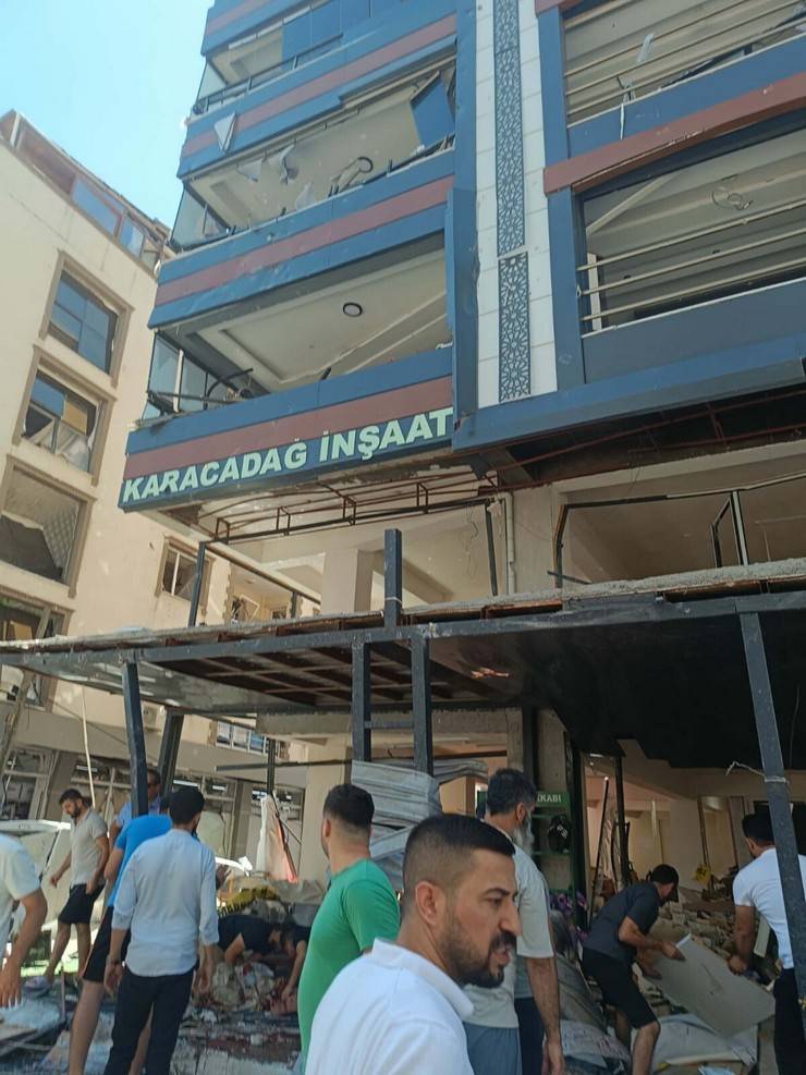 İzmir'de bir restoranda meydana gelen patlamada 4 kişi hayatını kaybetti 13