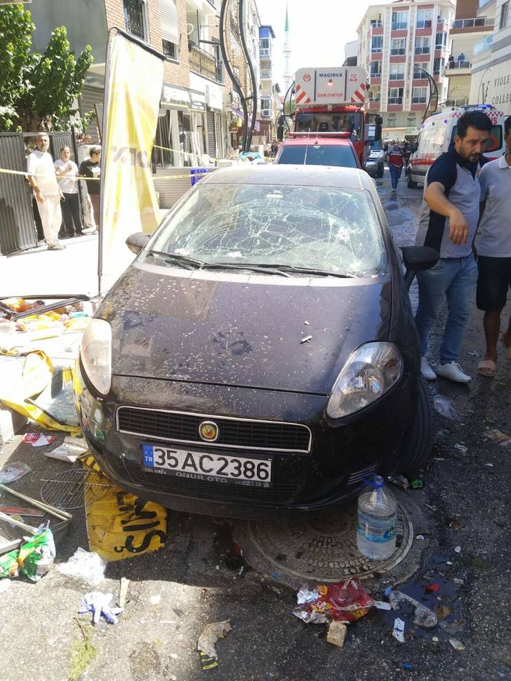 İzmir'de bir restoranda meydana gelen patlamada 4 kişi hayatını kaybetti 23