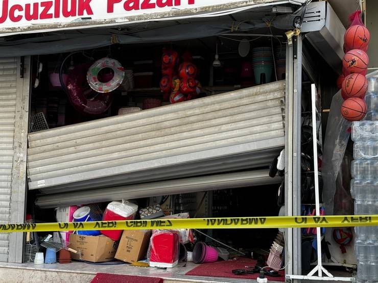 İzmir'de bir restoranda meydana gelen patlamada 4 kişi hayatını kaybetti 26