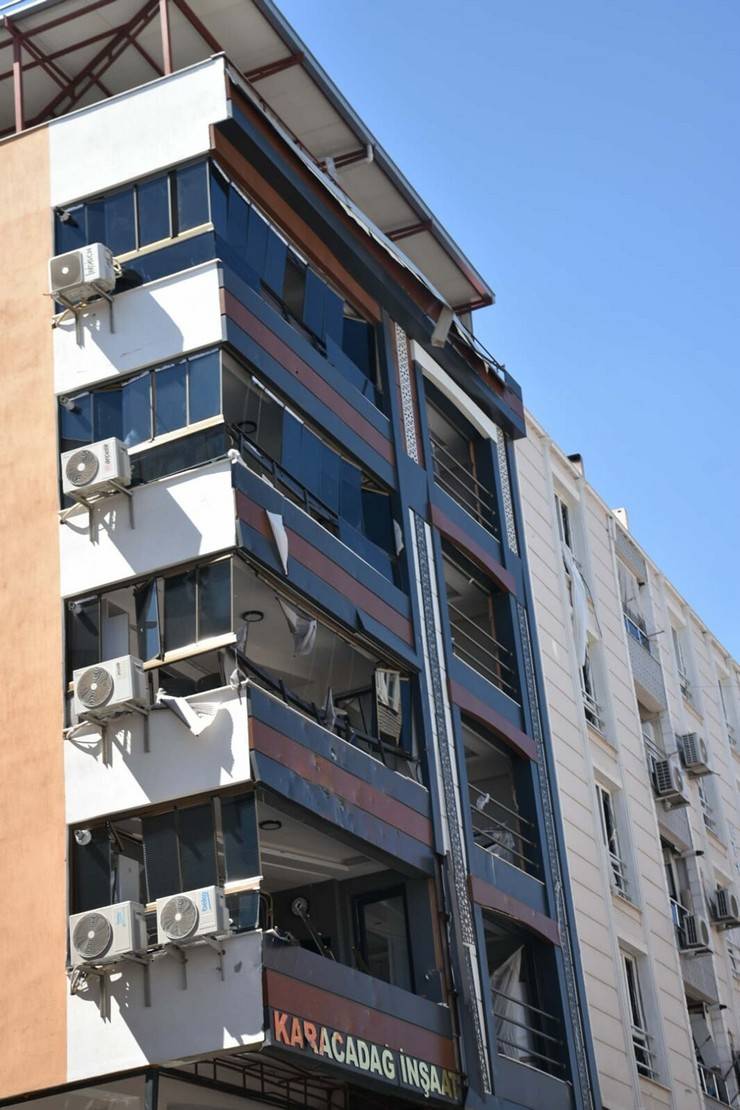 İzmir'de bir restoranda meydana gelen patlamada 4 kişi hayatını kaybetti 9