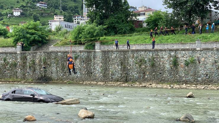 Rize'de 250 personelin katılımıyla sel ve heyelan tatbikatları gerçekleştirildi 19
