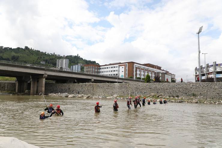Rize'de 250 personelin katılımıyla sel ve heyelan tatbikatları gerçekleştirildi 3