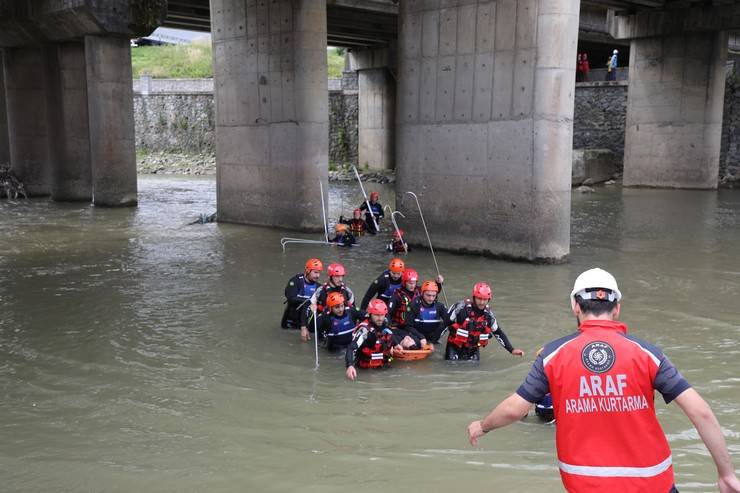 Rize'de 250 personelin katılımıyla sel ve heyelan tatbikatları gerçekleştirildi 4