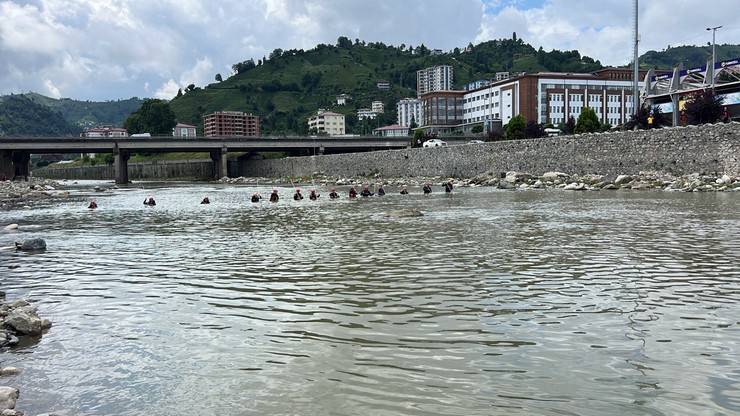 Rize'de 250 personelin katılımıyla sel ve heyelan tatbikatları gerçekleştirildi 8