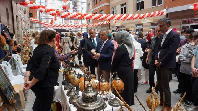 Rize’de Halk Eğitim Merkezlerinin Yıl Sonu Sergisinin Açılışı Gerçekleştirildi 10