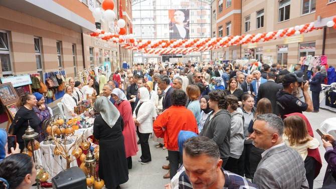 Rize’de Halk Eğitim Merkezlerinin Yıl Sonu Sergisinin Açılışı Gerçekleştirildi 11