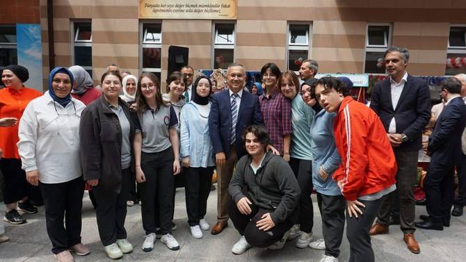 Rize’de Halk Eğitim Merkezlerinin Yıl Sonu Sergisinin Açılışı Gerçekleştirildi 12