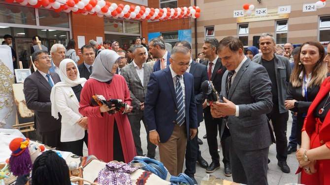 Rize’de Halk Eğitim Merkezlerinin Yıl Sonu Sergisinin Açılışı Gerçekleştirildi 13