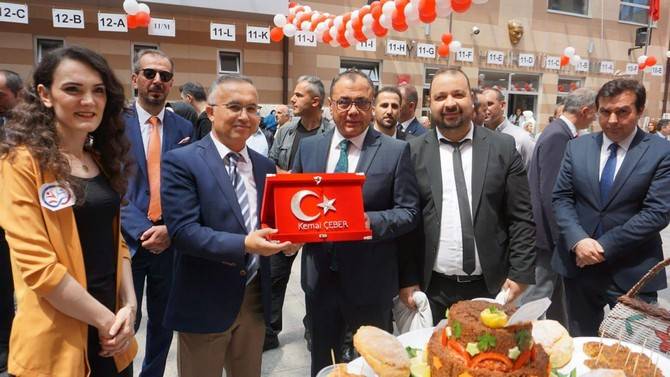 Rize’de Halk Eğitim Merkezlerinin Yıl Sonu Sergisinin Açılışı Gerçekleştirildi 14