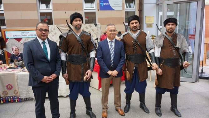 Rize’de Halk Eğitim Merkezlerinin Yıl Sonu Sergisinin Açılışı Gerçekleştirildi 26