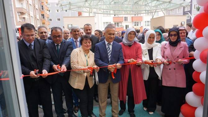 Rize’de Halk Eğitim Merkezlerinin Yıl Sonu Sergisinin Açılışı Gerçekleştirildi 3