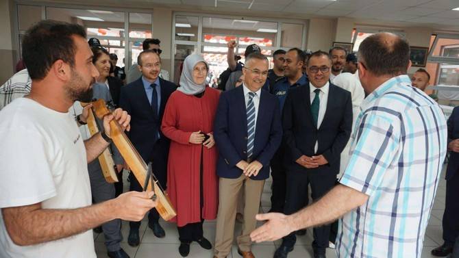 Rize’de Halk Eğitim Merkezlerinin Yıl Sonu Sergisinin Açılışı Gerçekleştirildi 32