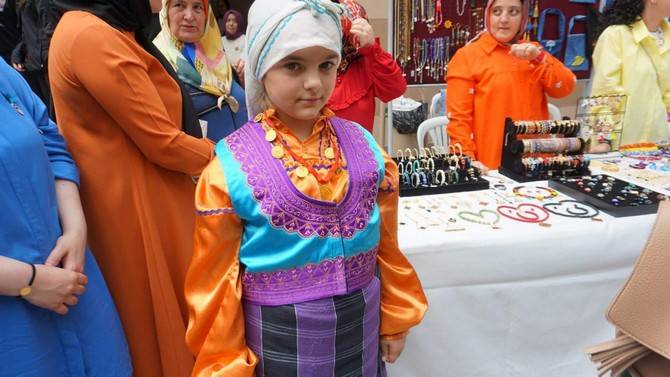Rize’de Halk Eğitim Merkezlerinin Yıl Sonu Sergisinin Açılışı Gerçekleştirildi 36