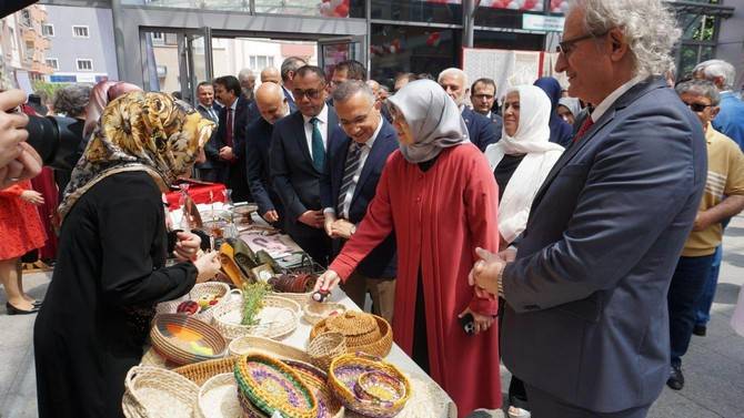 Rize’de Halk Eğitim Merkezlerinin Yıl Sonu Sergisinin Açılışı Gerçekleştirildi 4