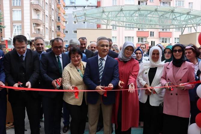 Rize’de Halk Eğitim Merkezlerinin Yıl Sonu Sergisinin Açılışı Gerçekleştirildi 48