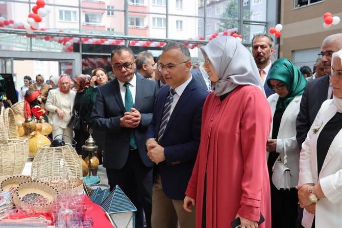 Rize’de Halk Eğitim Merkezlerinin Yıl Sonu Sergisinin Açılışı Gerçekleştirildi 50