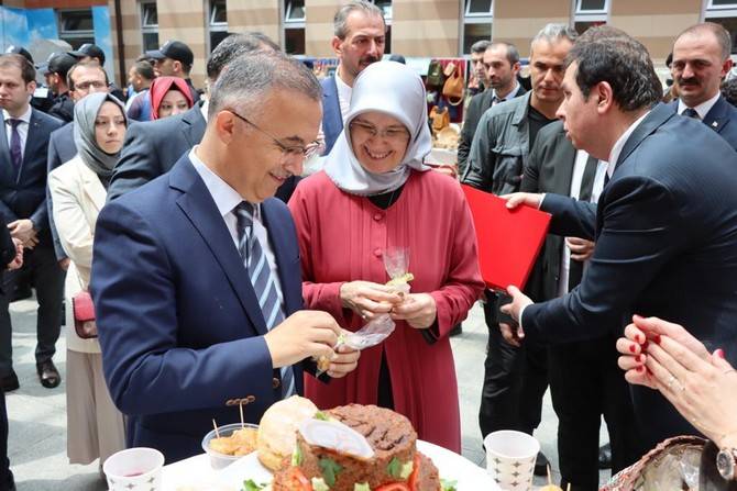 Rize’de Halk Eğitim Merkezlerinin Yıl Sonu Sergisinin Açılışı Gerçekleştirildi 51