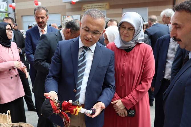 Rize’de Halk Eğitim Merkezlerinin Yıl Sonu Sergisinin Açılışı Gerçekleştirildi 53