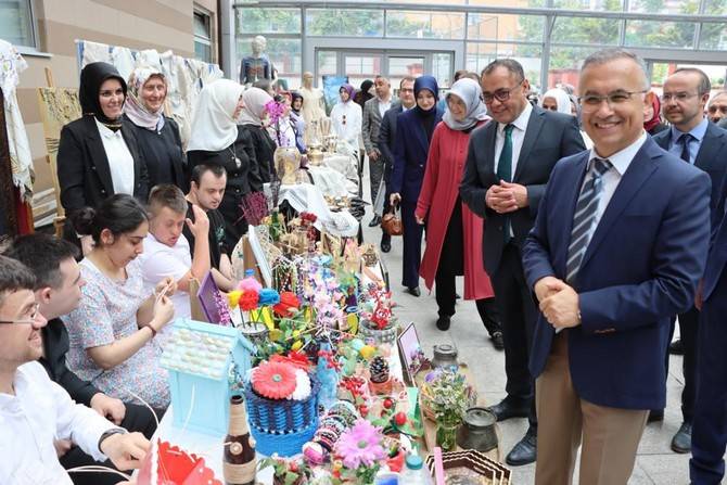 Rize’de Halk Eğitim Merkezlerinin Yıl Sonu Sergisinin Açılışı Gerçekleştirildi 58