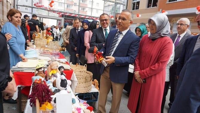 Rize’de Halk Eğitim Merkezlerinin Yıl Sonu Sergisinin Açılışı Gerçekleştirildi 8