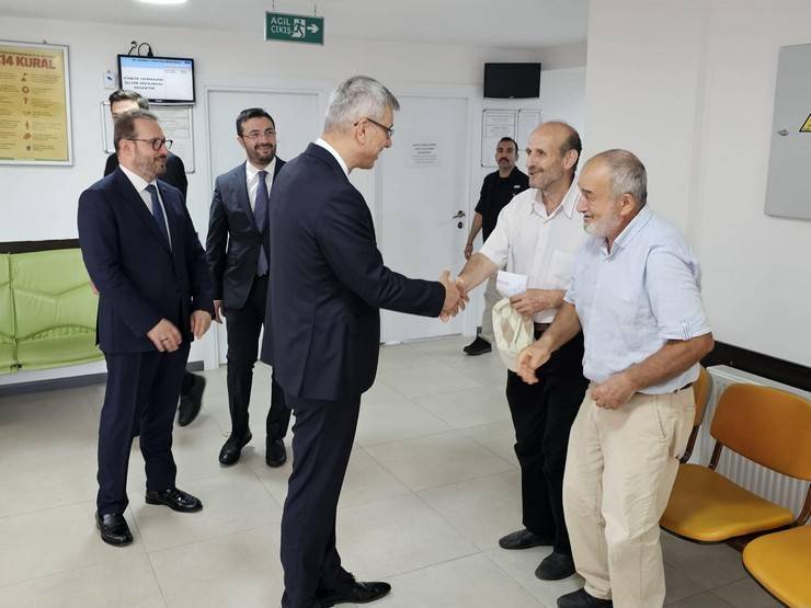 Sağlık Bakanı Memişoğlu Rize'de ziyaretlerde bulundu 3