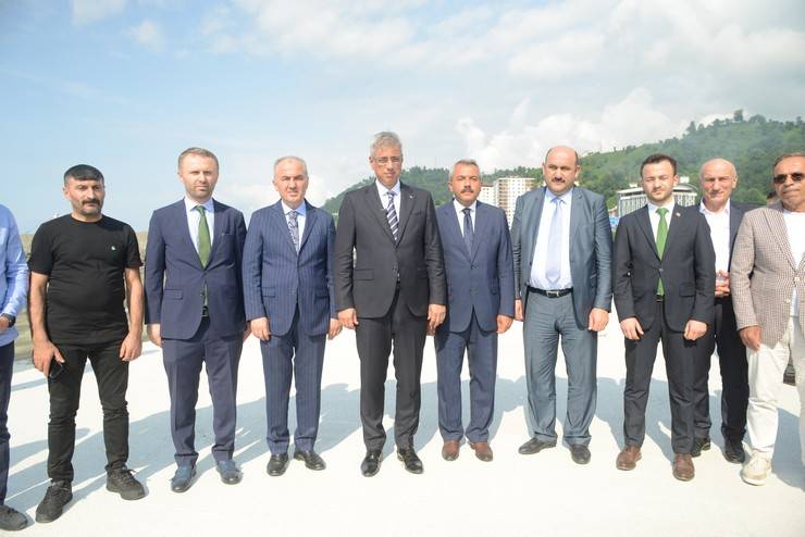 Sağlık Bakanı Kemal Memişoğlu, Rize Şehir Hastanesinin şantiyesinde incelemede bulundu 16