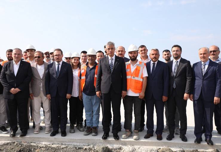 Sağlık Bakanı Kemal Memişoğlu, Rize Şehir Hastanesinin şantiyesinde incelemede bulundu 6