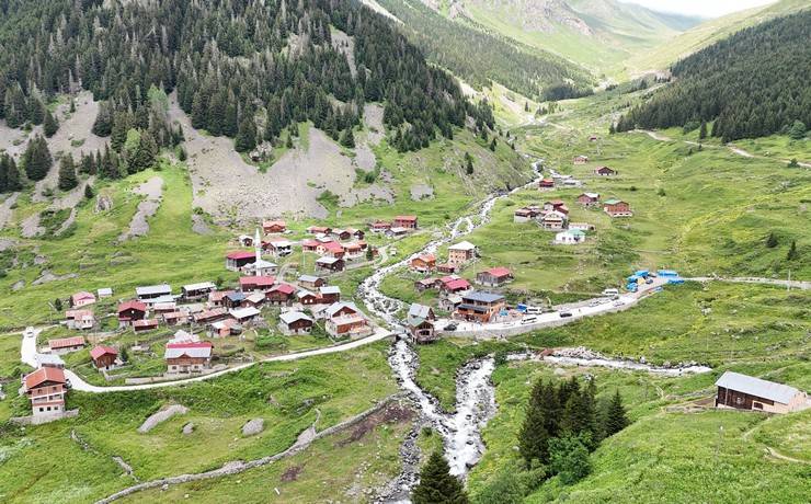 Kaçkar'daki yaylanın kadınları yarım asırdır hayvancılık yapıyor 11