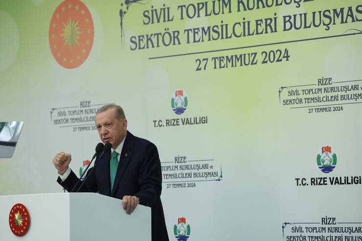 Cumhurbaşkanı Erdoğan, Rize'de Sivil Toplum Kuruluşları ve Sektör Temsilcileri Buluşması'na katıl 10