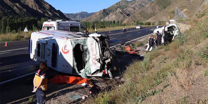 Erzurum'da ambulans ile hafif ticari araç çarpıştı: 4 ölü, 1 yaralı