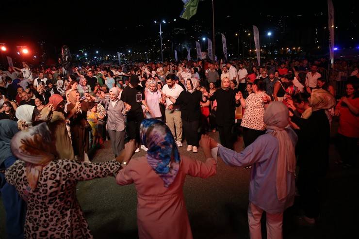 Rize'de "TRT Sanatçıları Şehir Konserleri" düzenlendi 11