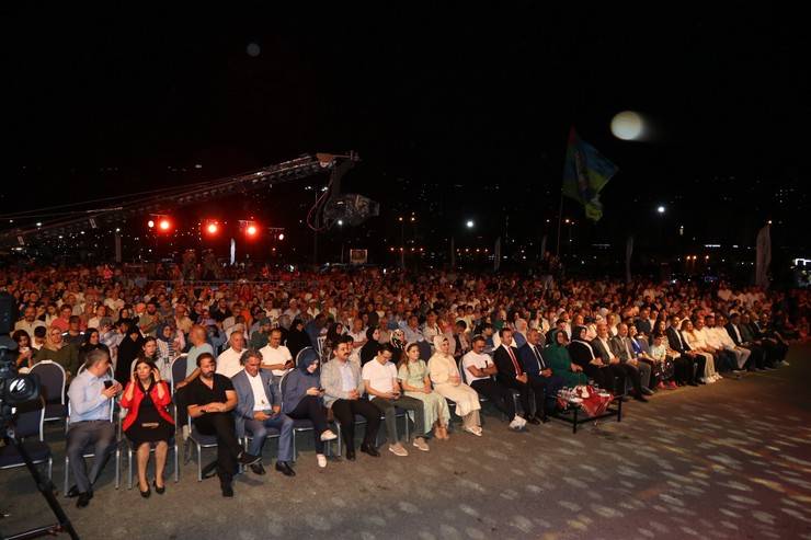 Rize'de "TRT Sanatçıları Şehir Konserleri" düzenlendi 23