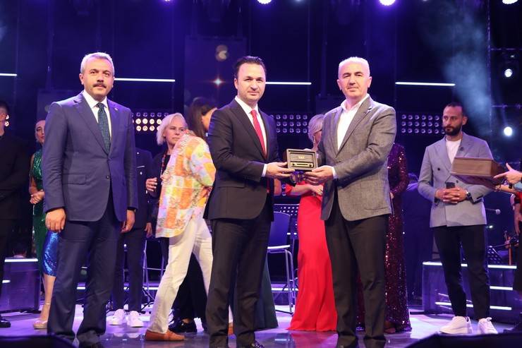 Rize'de "TRT Sanatçıları Şehir Konserleri" düzenlendi 26