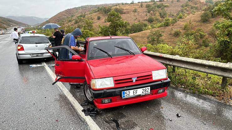 Samsun-Ankara kara yolundaki zincirleme trafik kazasında 3 kişi öldü, 6 kişi yaralandı 15