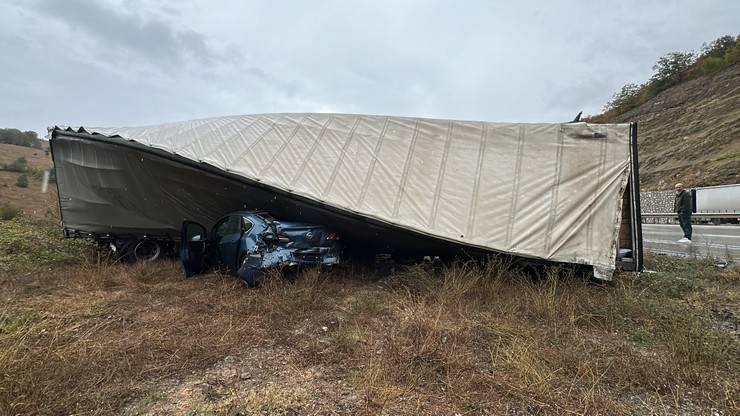 Samsun-Ankara kara yolundaki zincirleme trafik kazasında 3 kişi öldü, 6 kişi yaralandı 2