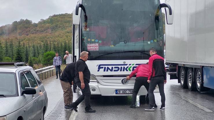 Samsun-Ankara kara yolundaki zincirleme trafik kazasında 3 kişi öldü, 6 kişi yaralandı 23