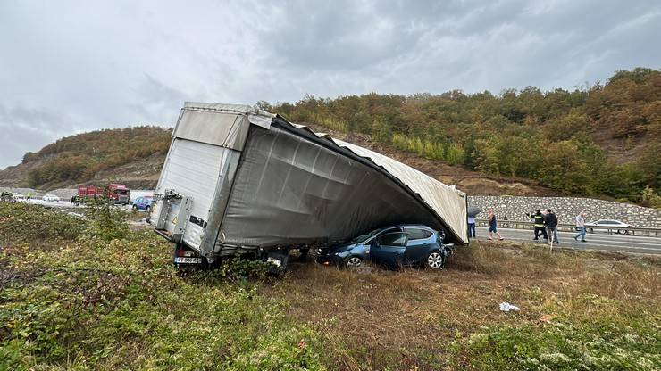 Samsun-Ankara kara yolundaki zincirleme trafik kazasında 3 kişi öldü, 6 kişi yaralandı 3