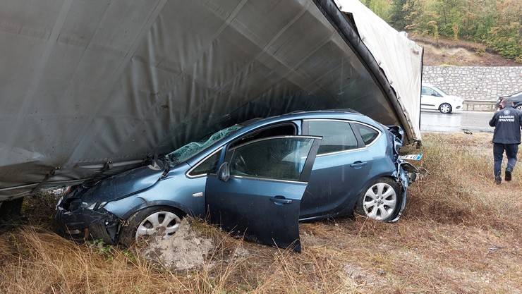 Samsun-Ankara kara yolundaki zincirleme trafik kazasında 3 kişi öldü, 6 kişi yaralandı 7